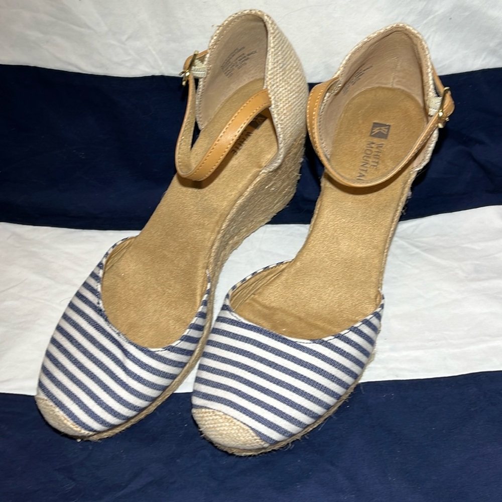 Like new White Mountain wedge shoes SZ 7.5 white blue stripe.